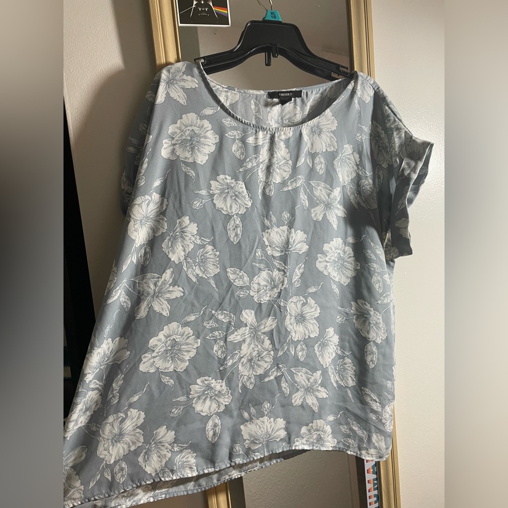 Forever 21 Gray Boxy Short Sleeve Blouse